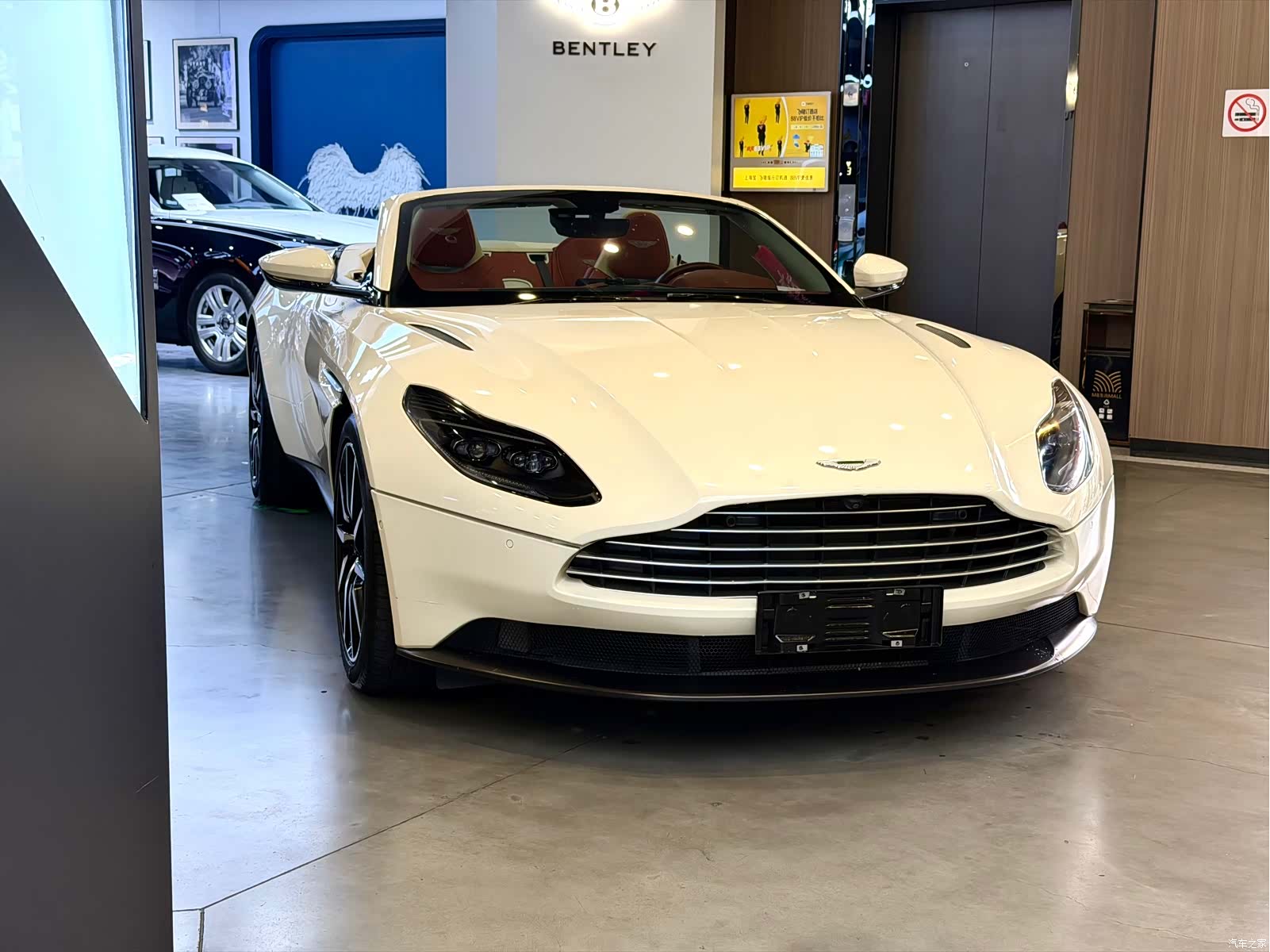 Aston Martin DB11, 2020 3