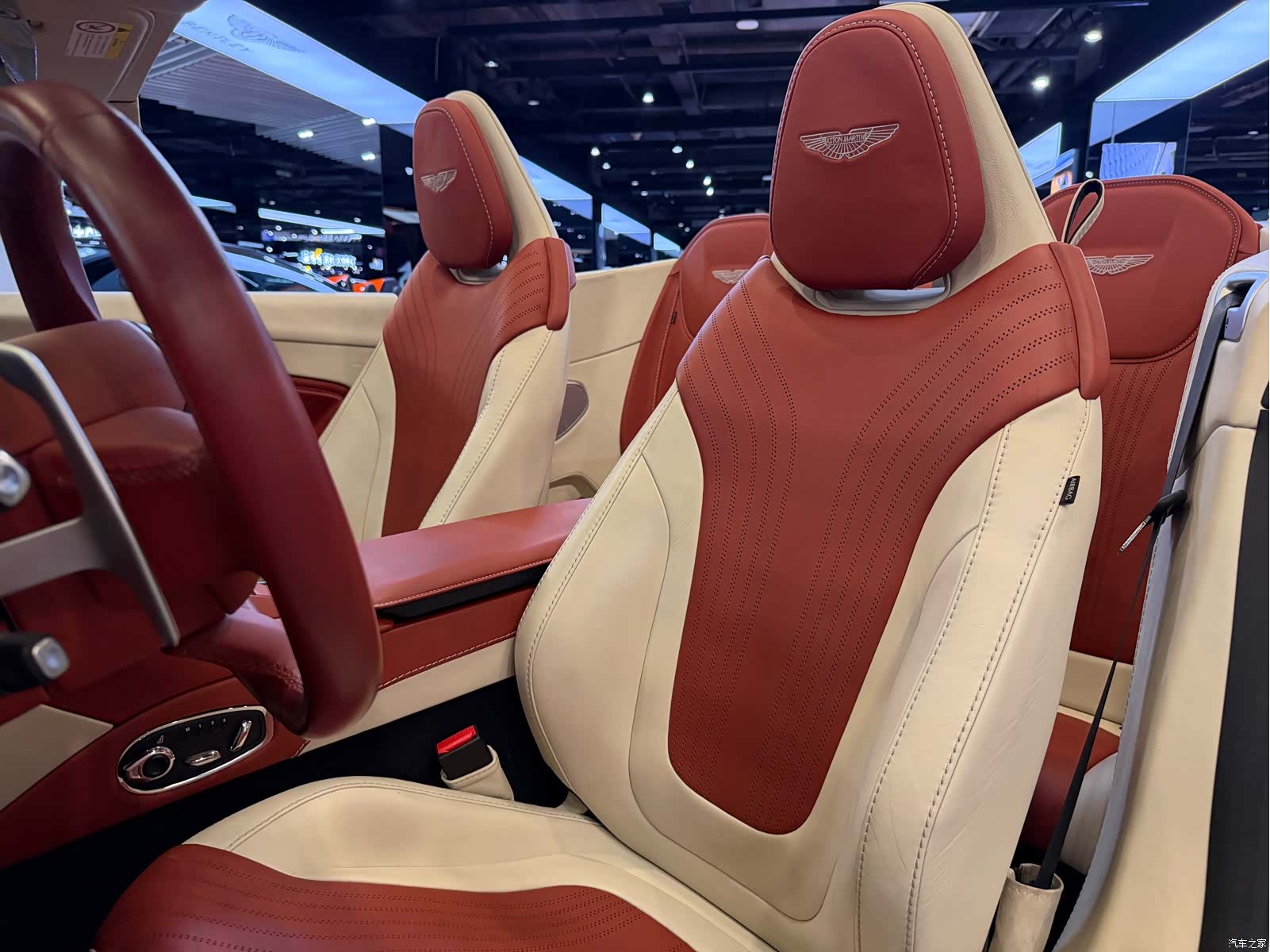 Aston Martin DB11, 2020 14