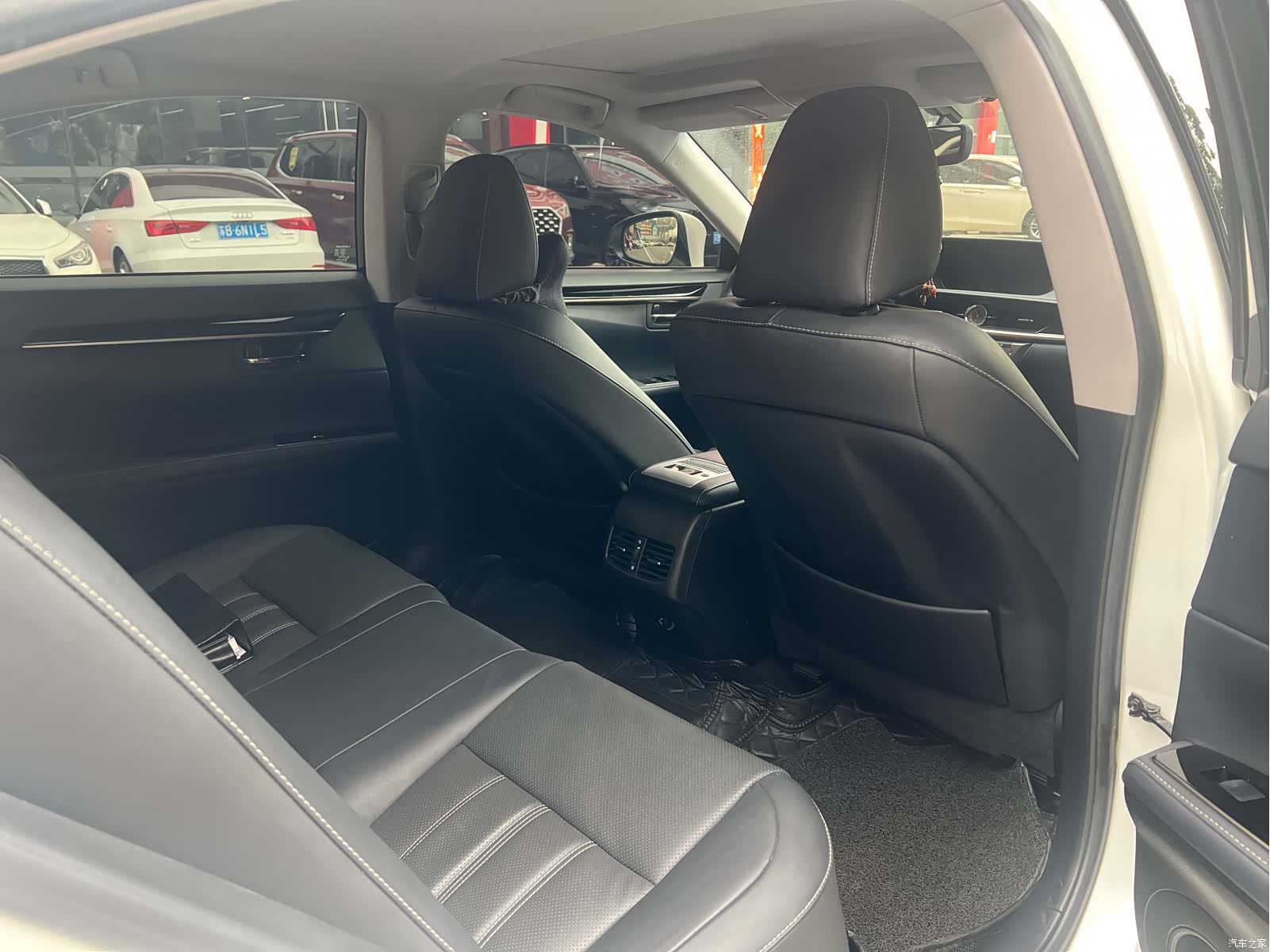 Lexus ES, 2018 9