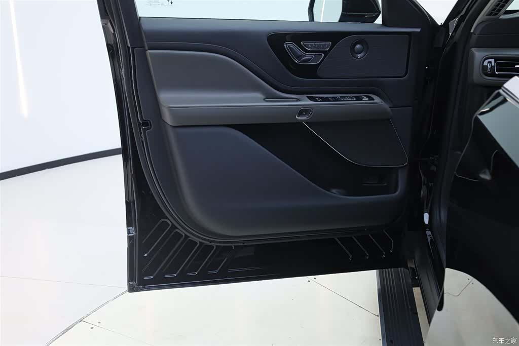 Lincoln Aviator, 2025 29