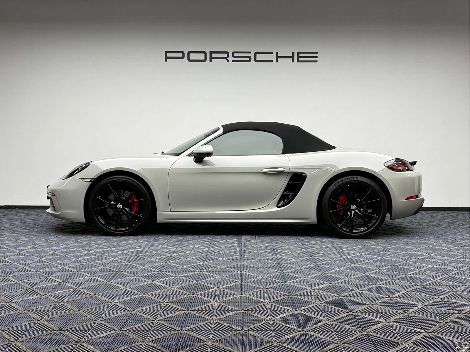 Porsche Boxster, 2023 все фото