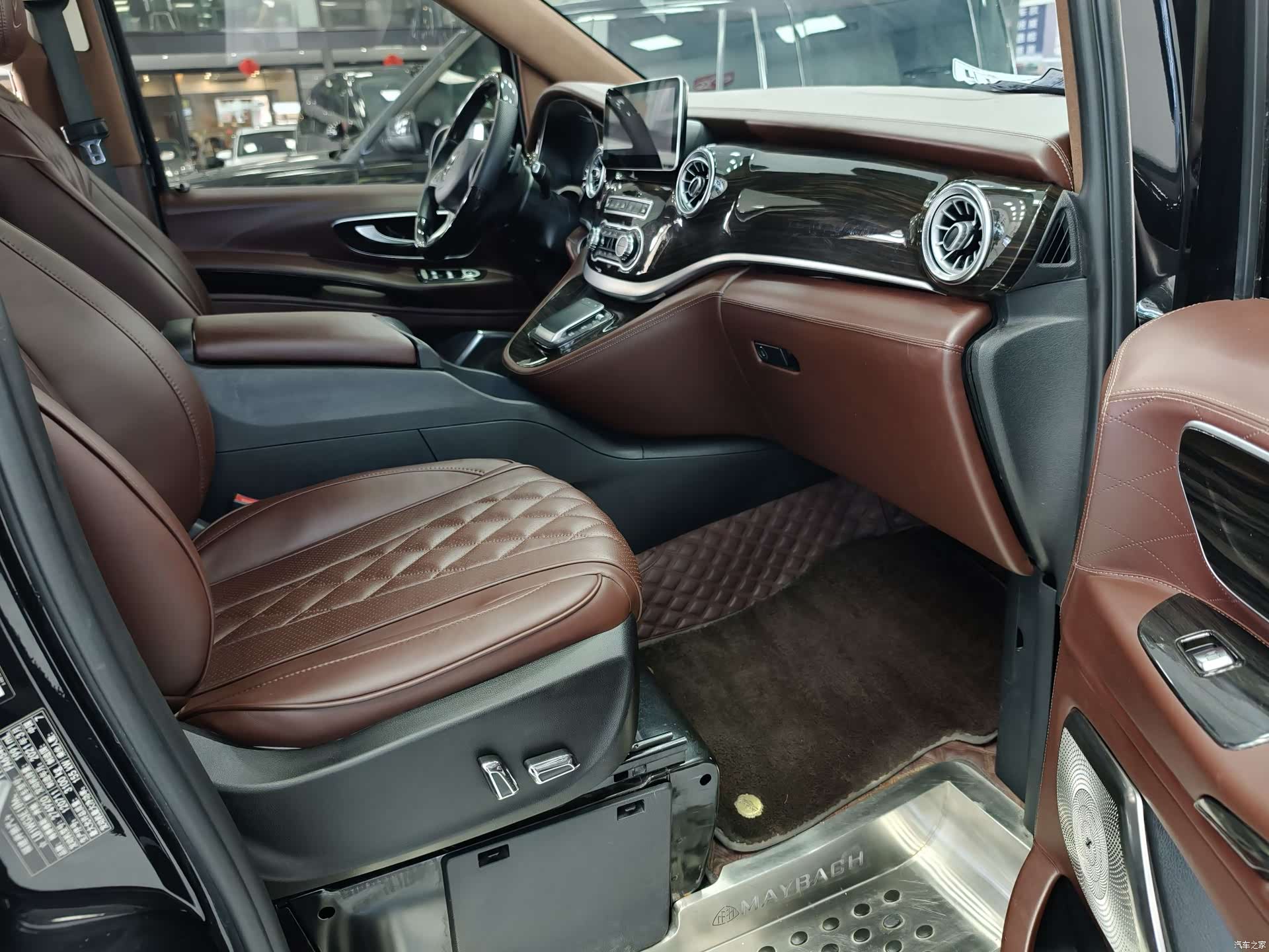 Mercedes-Benz 7, 2021 22