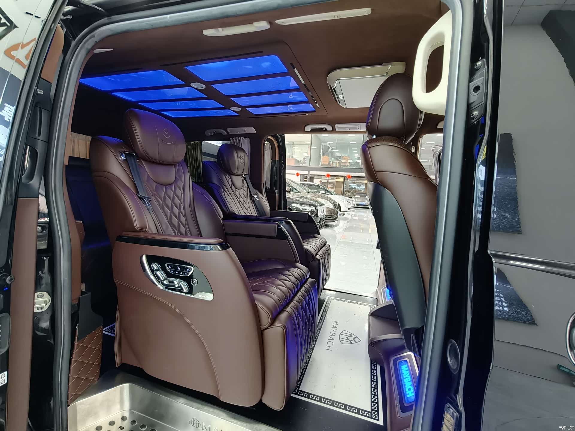 Mercedes-Benz 7, 2021 13