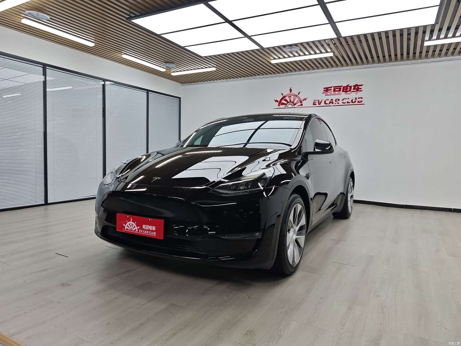 Tesla Model Y, 2021 1