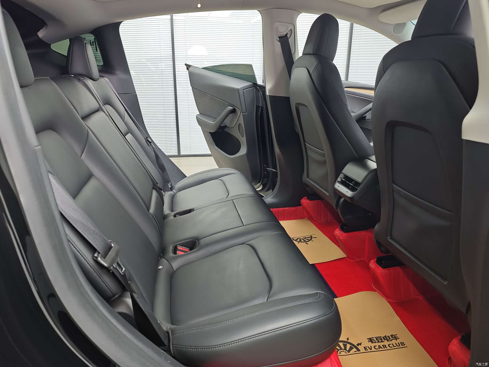 Tesla Model Y, 2021 35