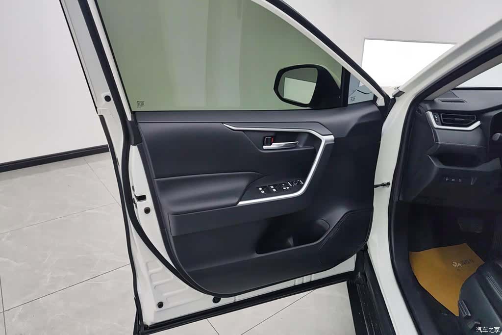 Toyota RAV4, 2021 7
