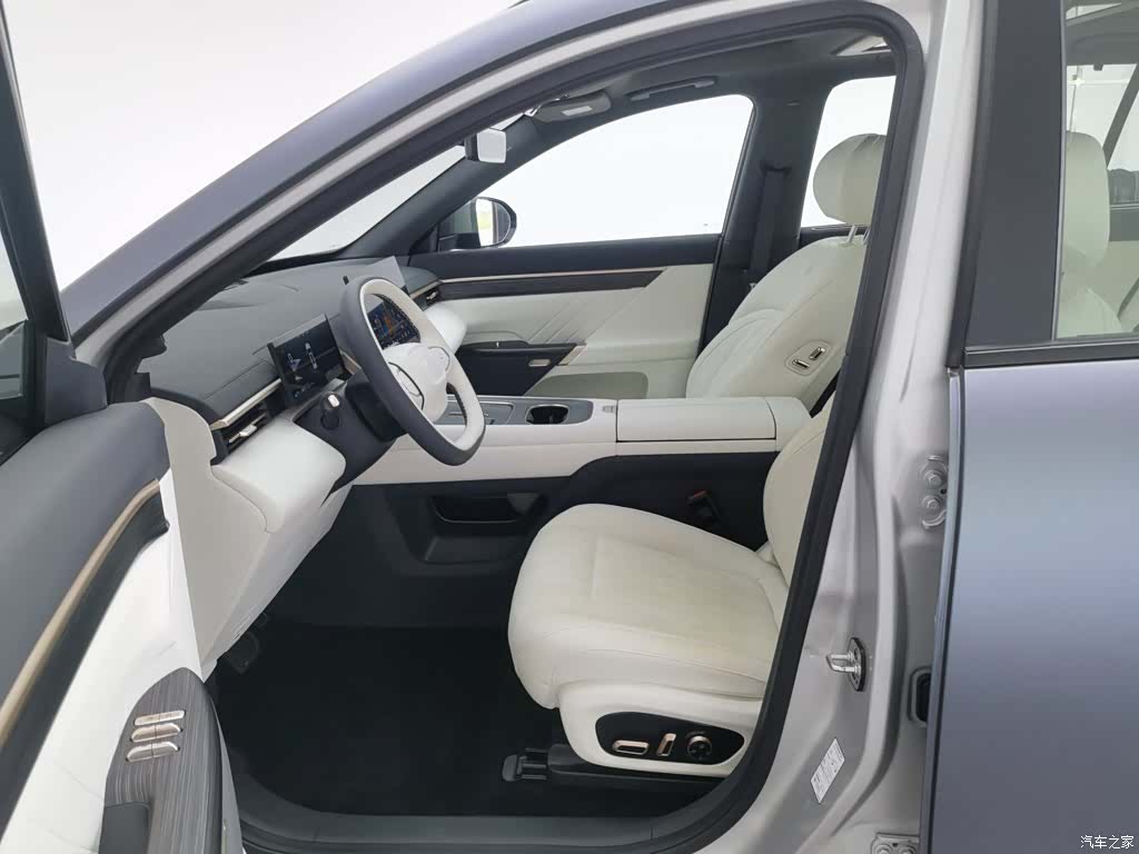 DongFeng eπ008, 2025 10
