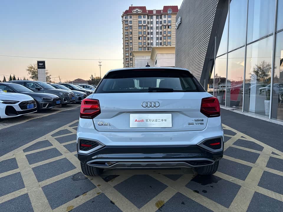 Audi Q2L