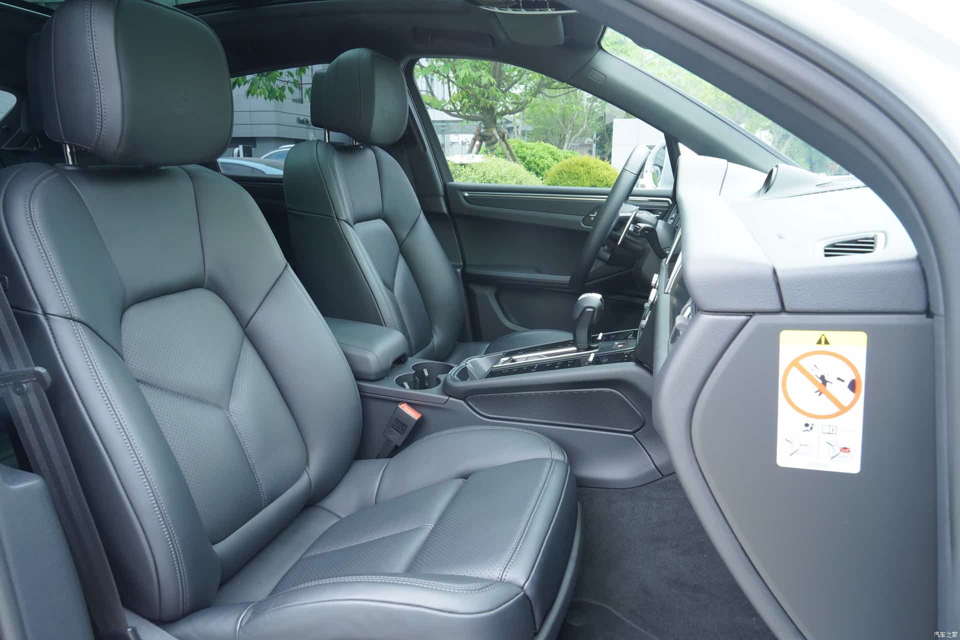 Porsche Macan, 2024 все фото