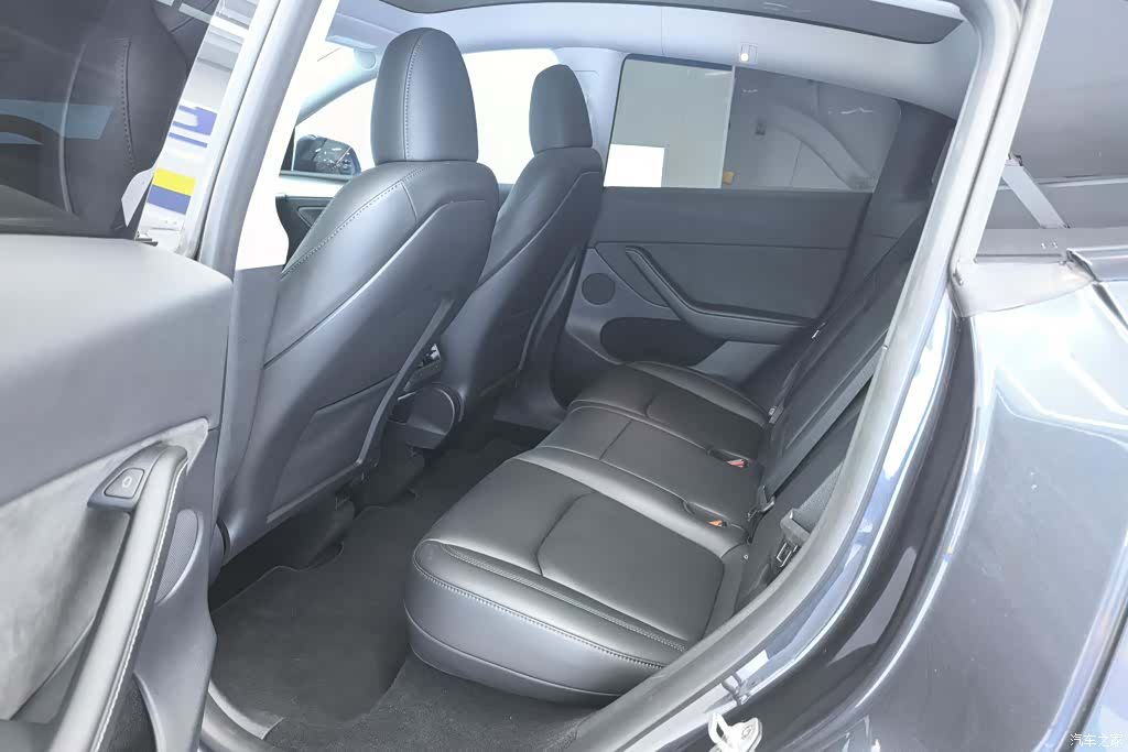 Tesla Model Y, 2024 11