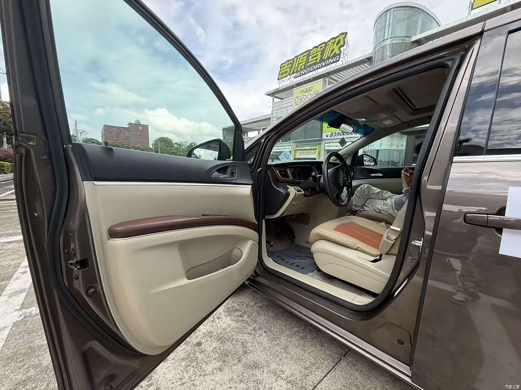 Buick GL8, 2016 9