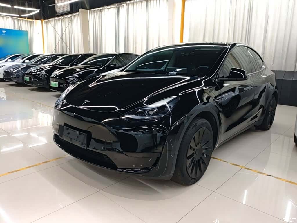 Tesla Model Y, 2023 1