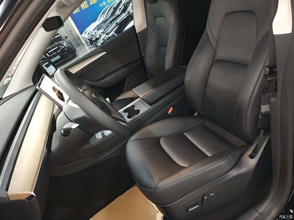 Tesla Model Y, 2023 15