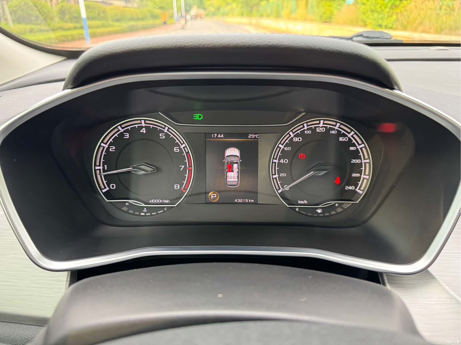 Geely Coolray, 2023 12