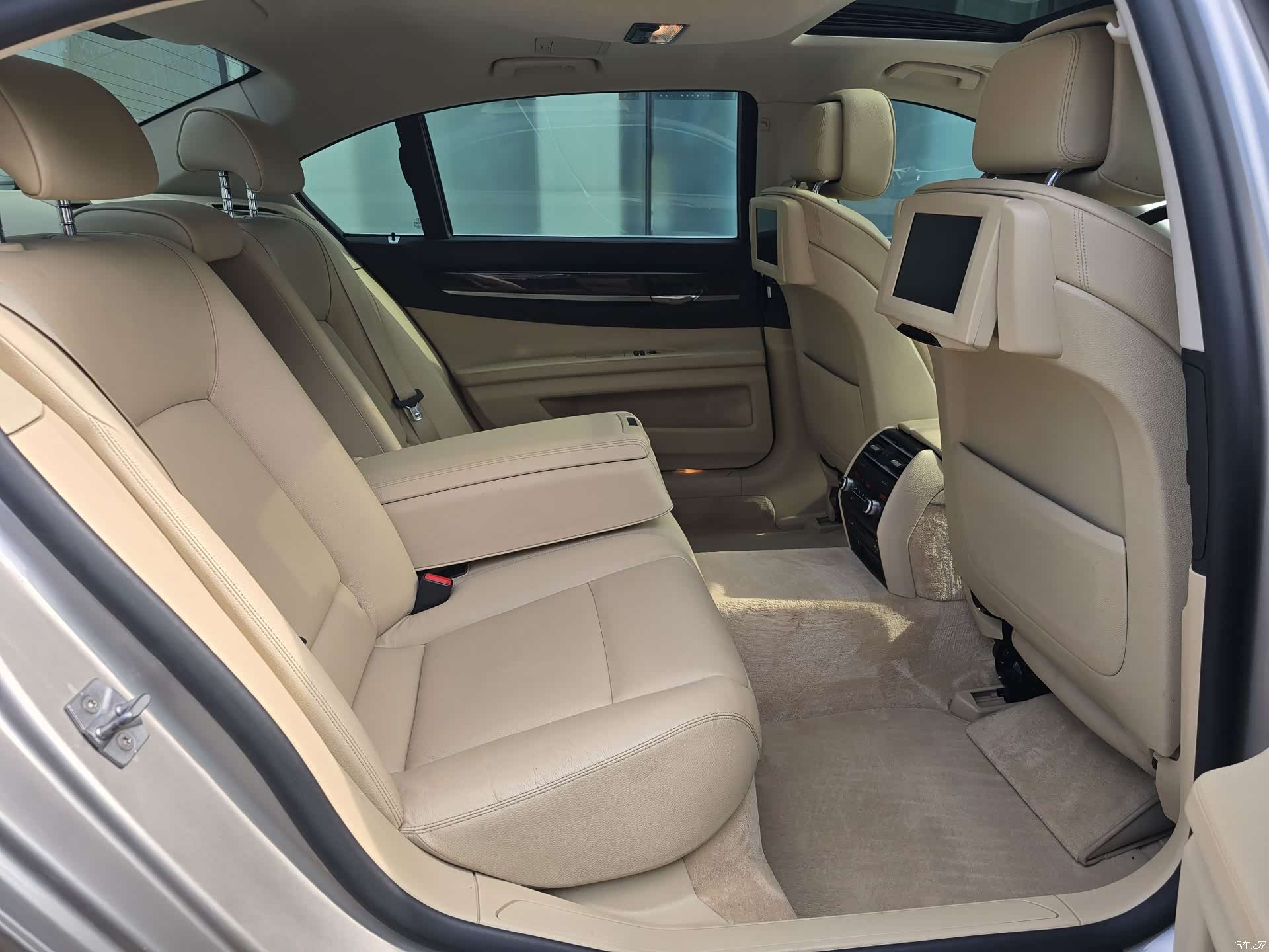 BMW 7 Series, 2011 13