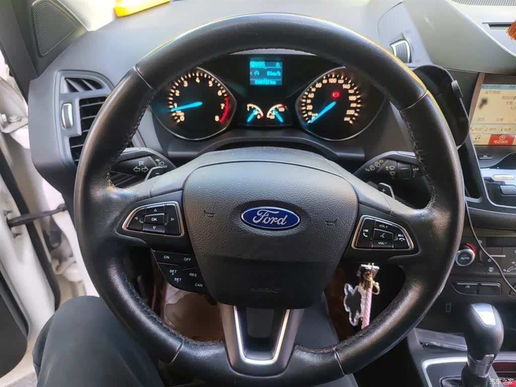 Ford Kuga, 2017 3