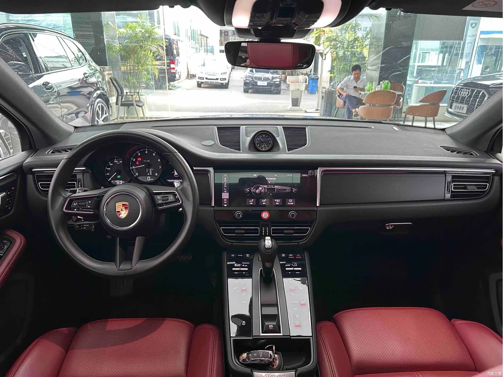 Porsche Macan, 2022 10
