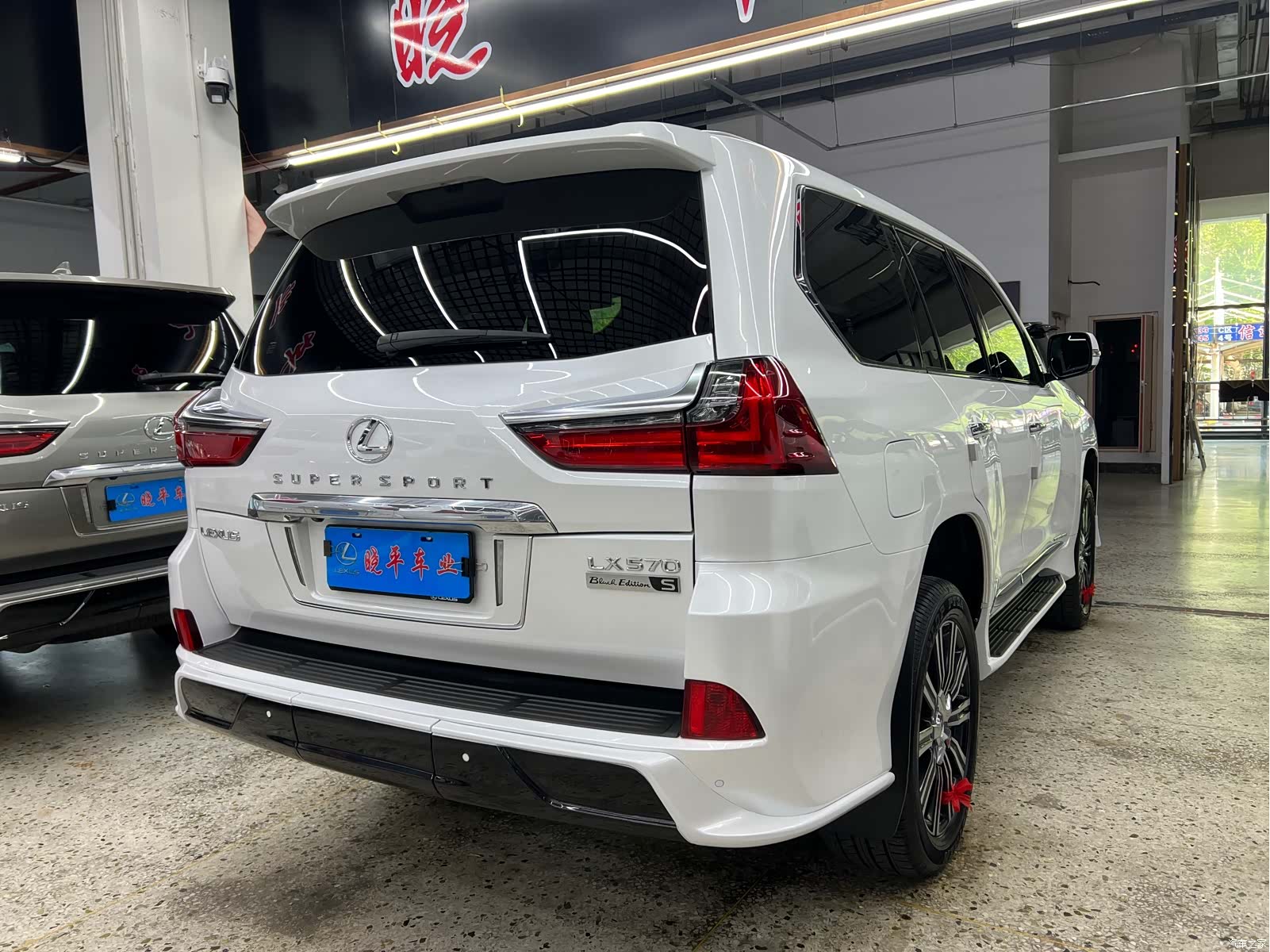 Lexus LX, 2019 4