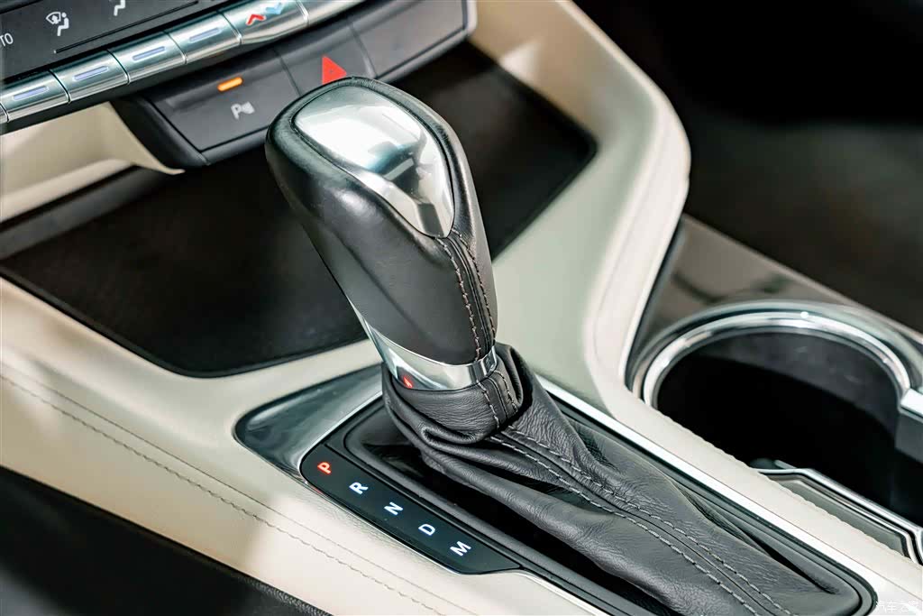 Cadillac CT4, 2023 14