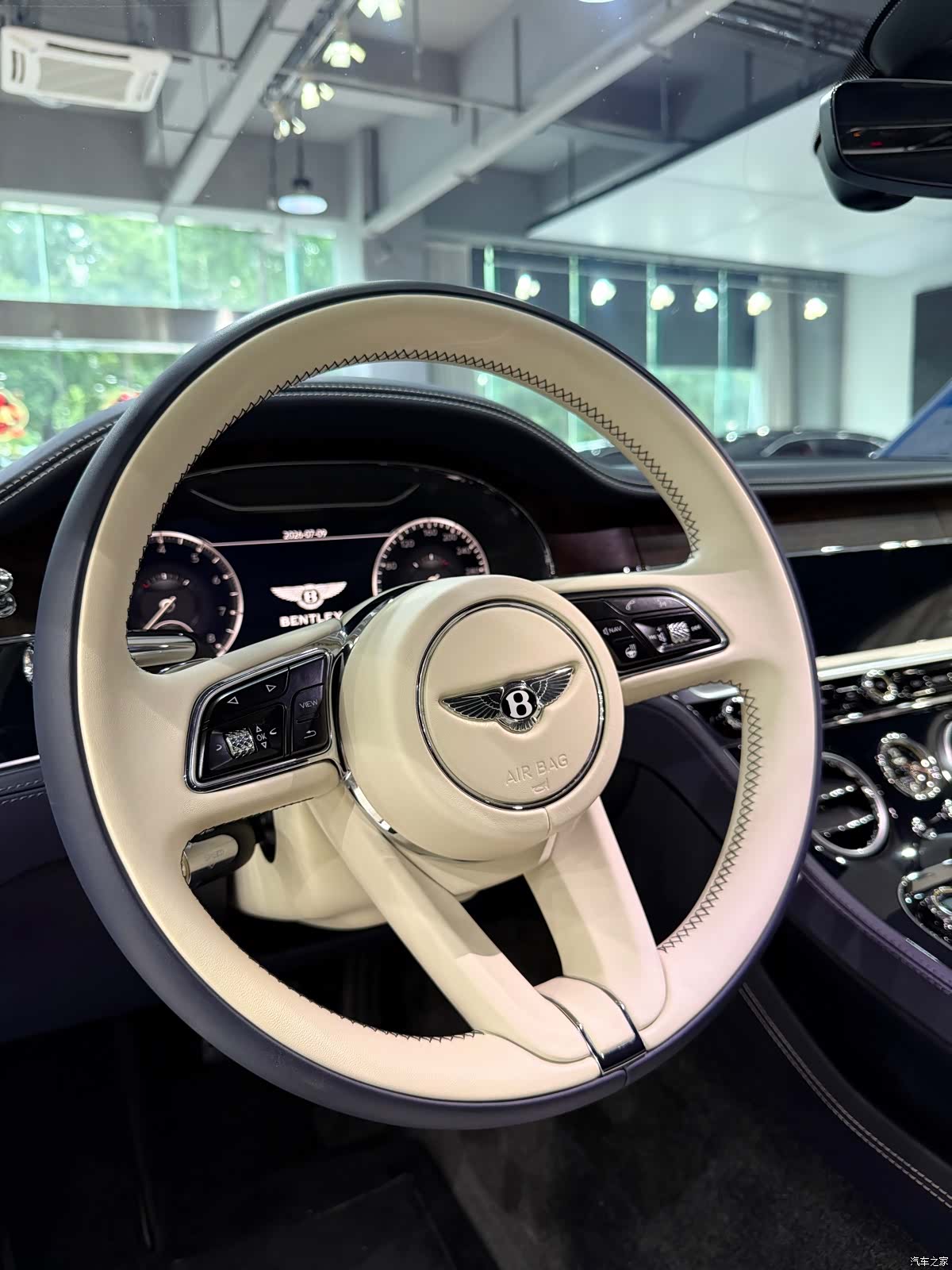 Bentley Continental GT, 2023 10