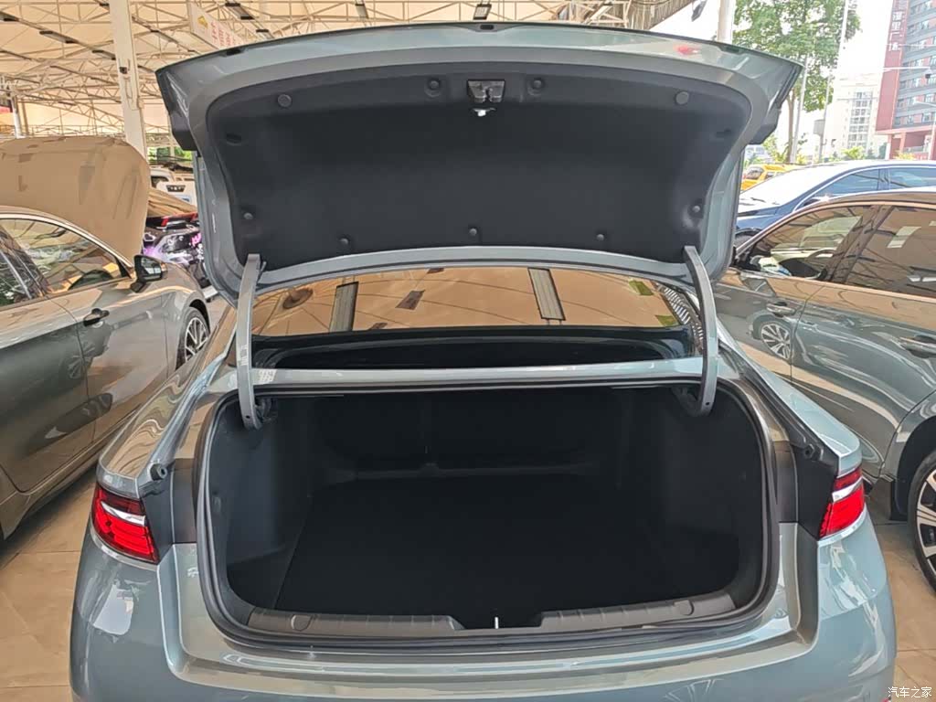 Geely Preface, 2025 19