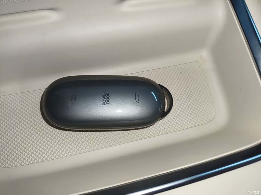 Li Auto MEGA, 2025 17