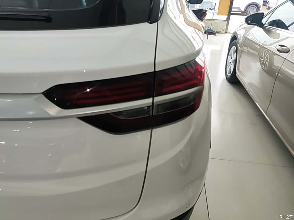 Geely Coolray, 2021 8