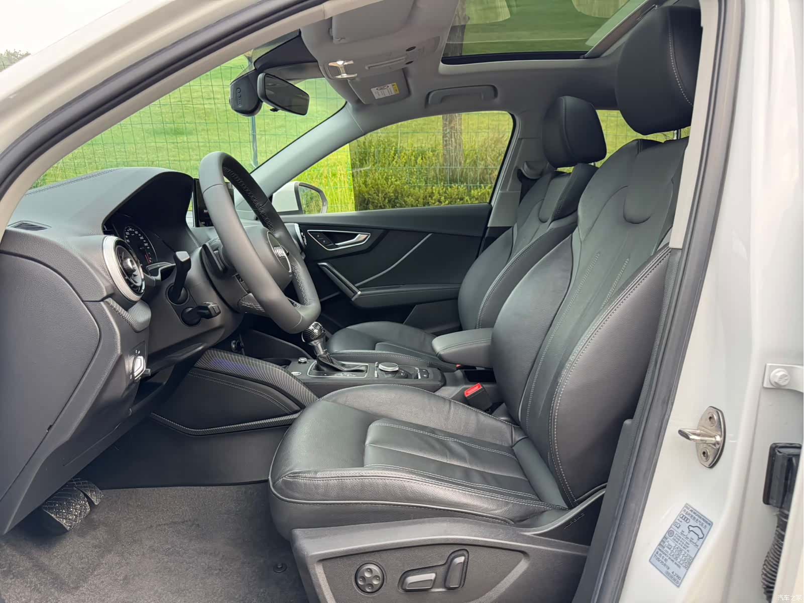 Audi Q2L, 2023 8