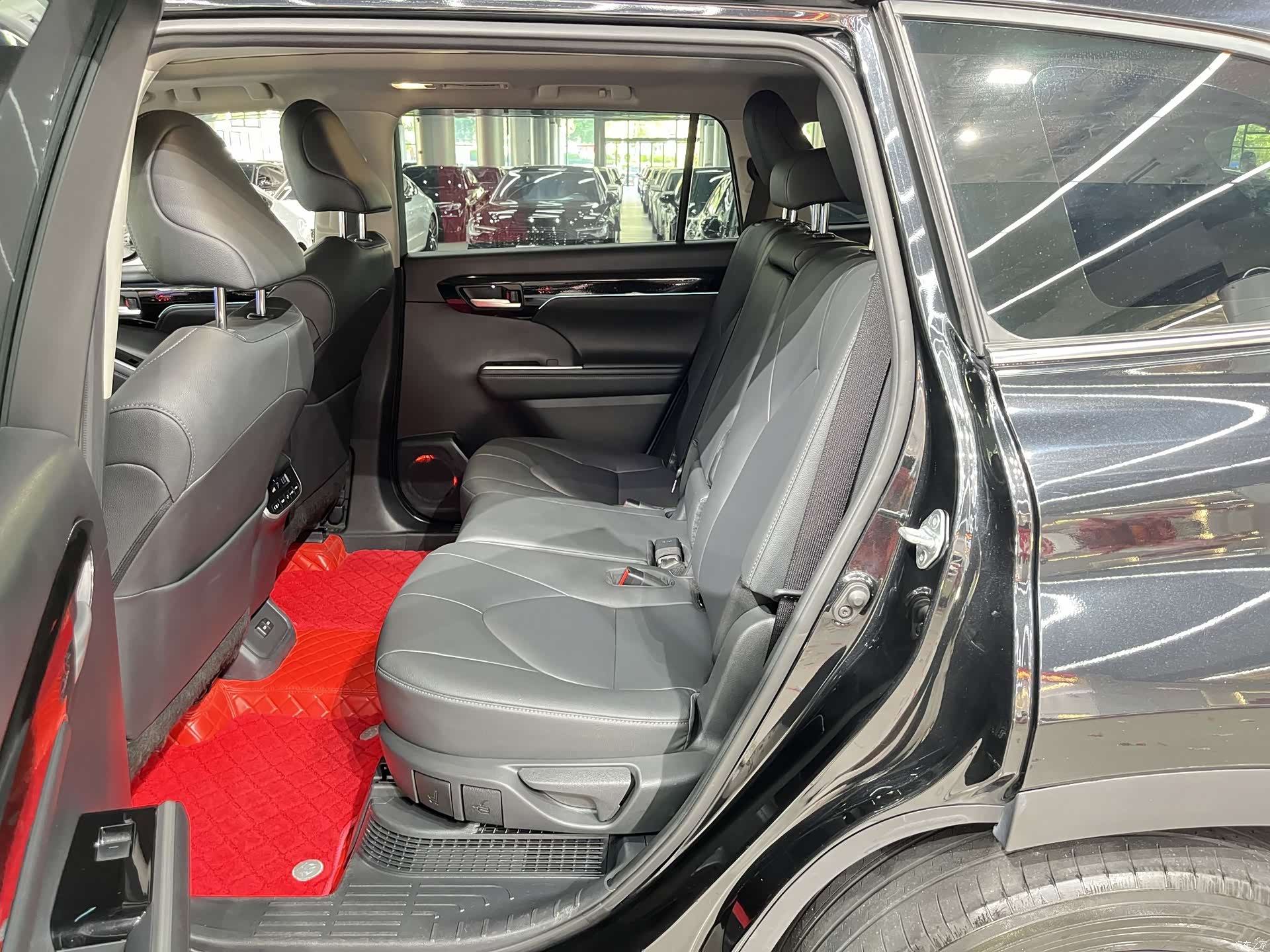 Toyota Highlander, 2023 все фото