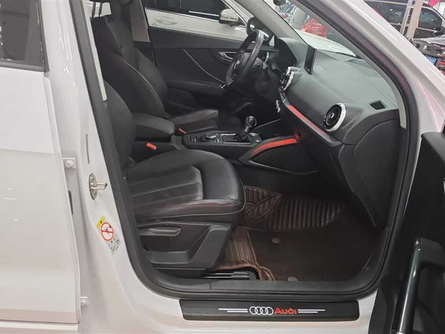 Audi Q2L