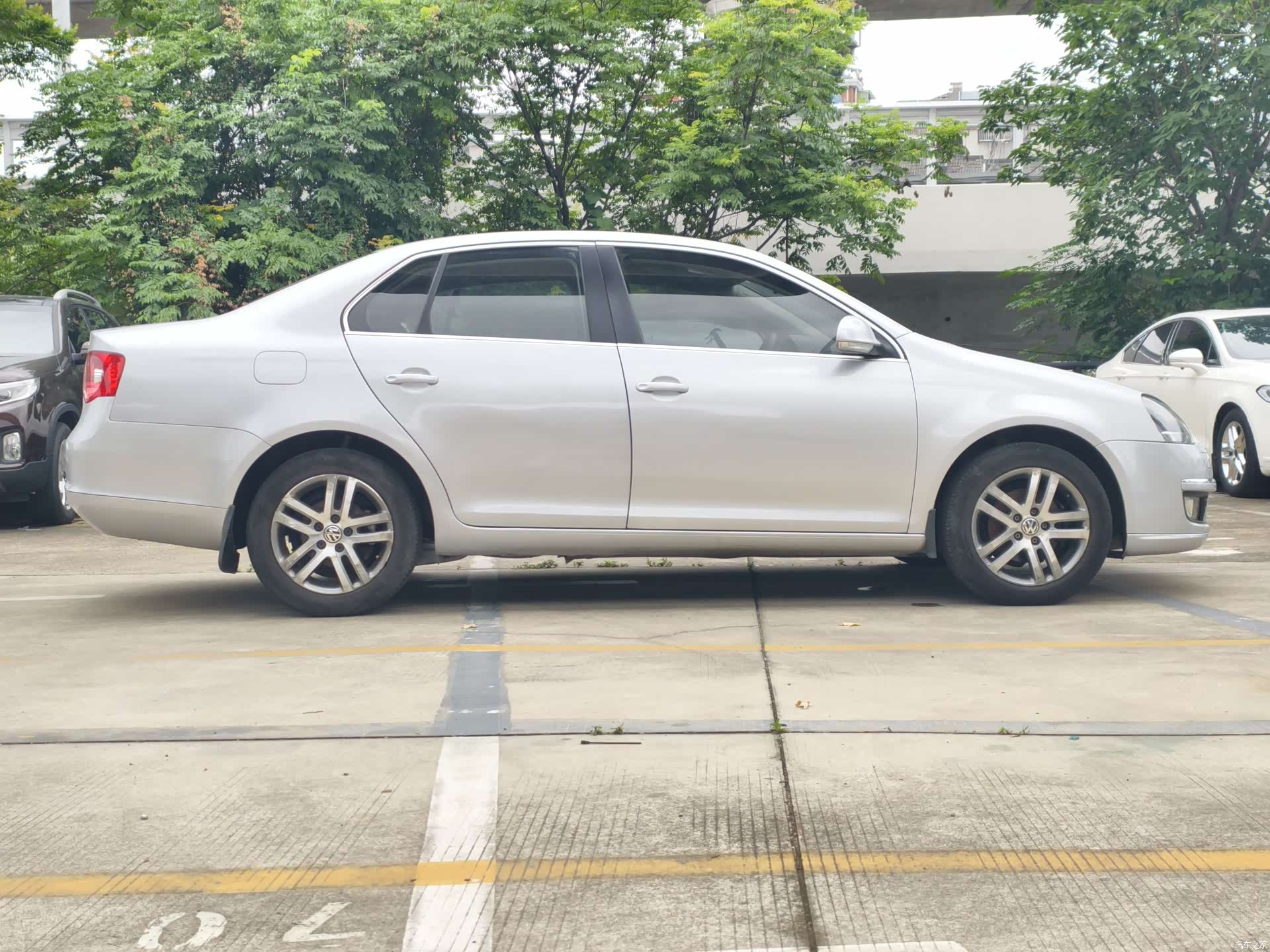 Volkswagen Sagitar, 2011 14