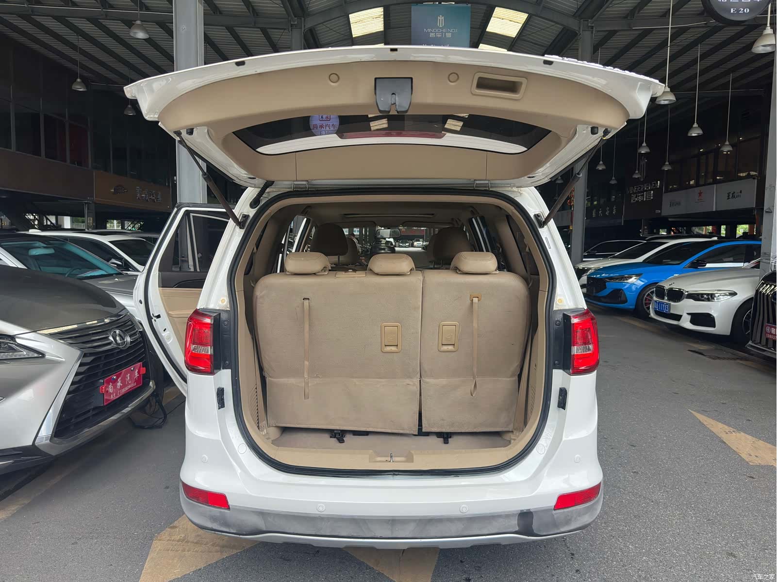 Wuling 730, 2016 6