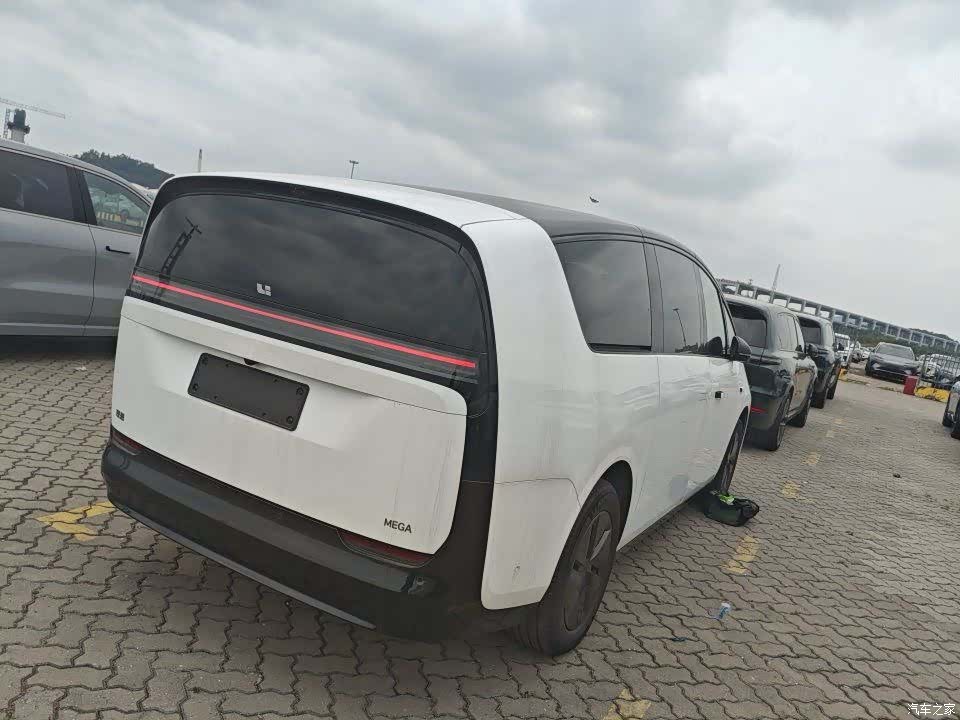 Li Auto MEGA, 2025 3