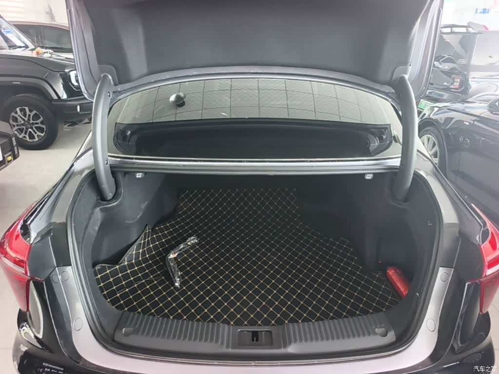 Hongqi H5, 2024 19