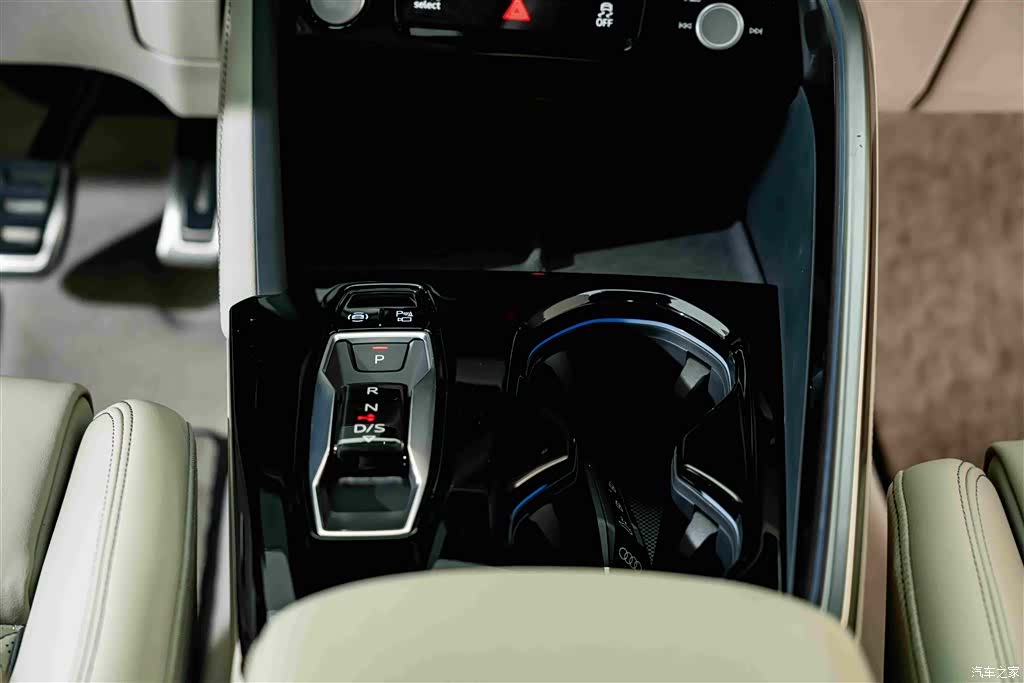 Audi Q5L, 2026 15