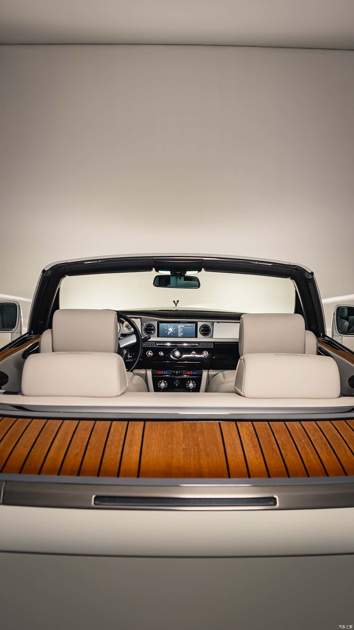 Rolls-Royce Phantom, 2015 31