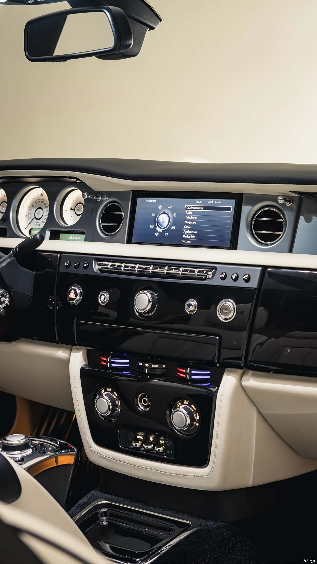Rolls-Royce Phantom, 2015 26