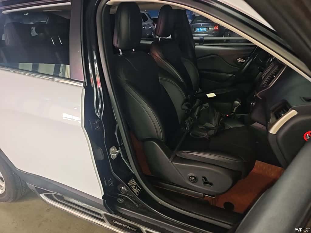 Jeep Cherokee, 2017 25