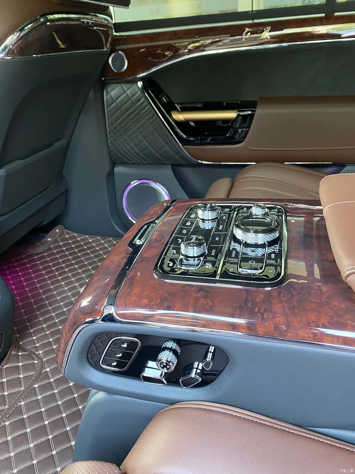Hongqi 4, 2026 16
