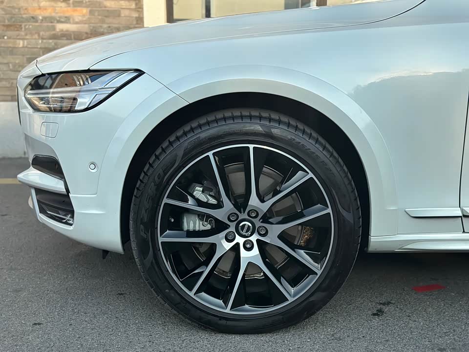 Volvo V90