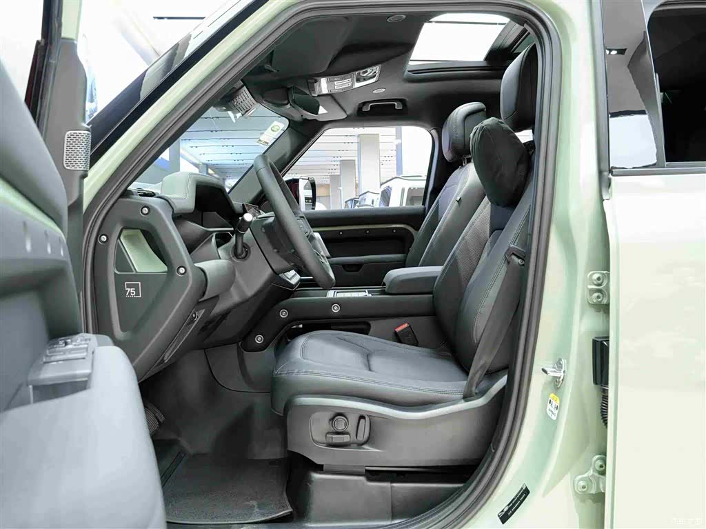 Land Rover Defender, 2023 11