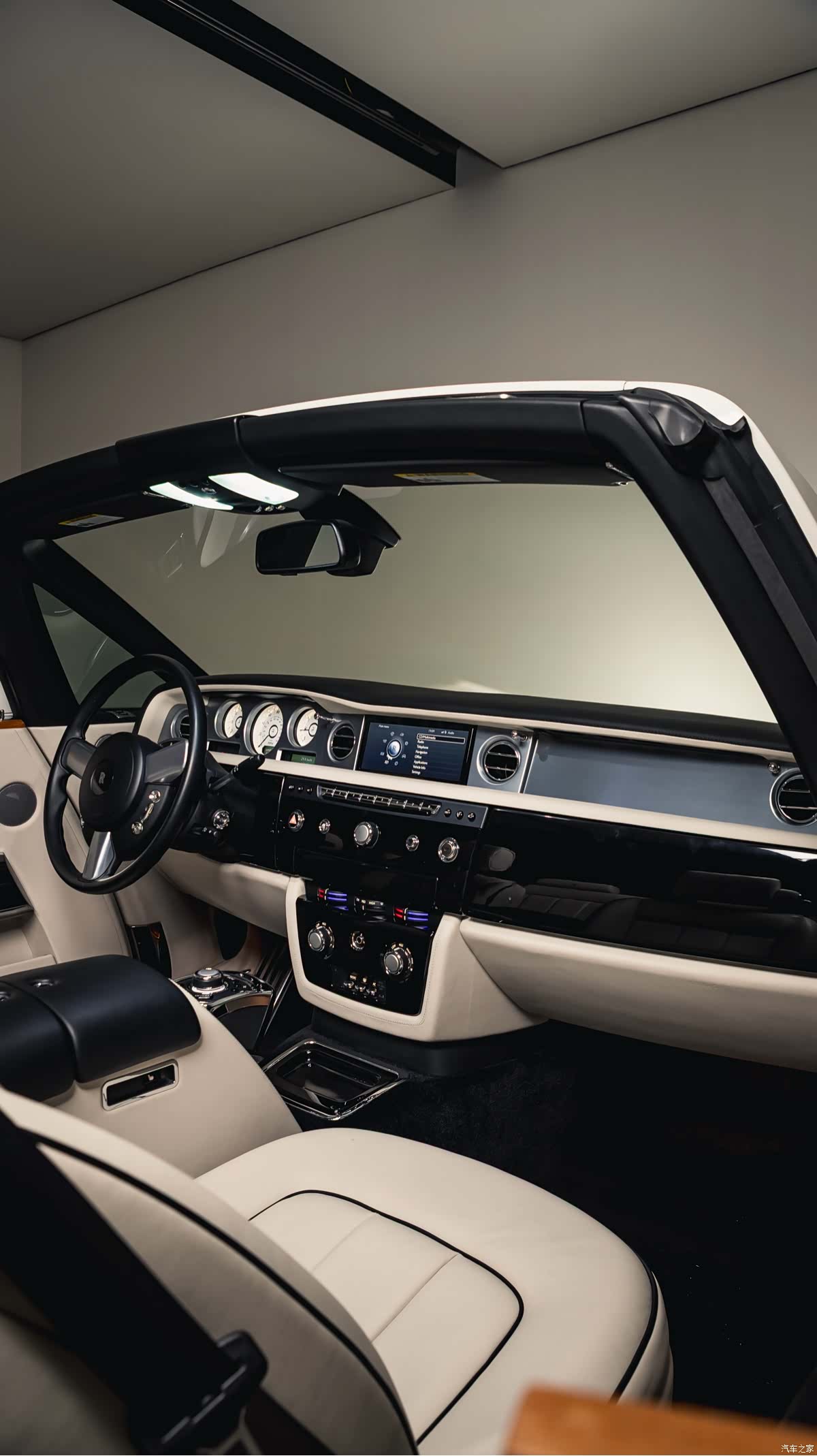 Rolls-Royce Phantom, 2015 27