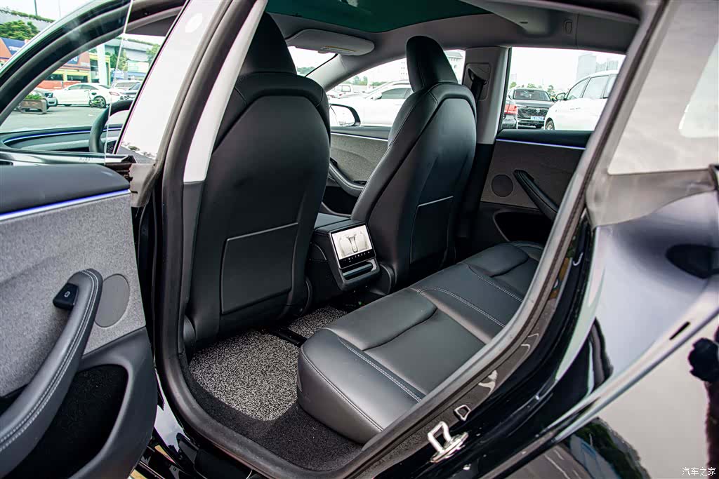 Tesla Model 3, 2024 16