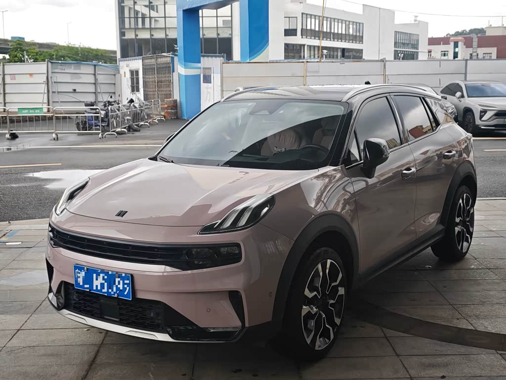 Lynk & Co 06