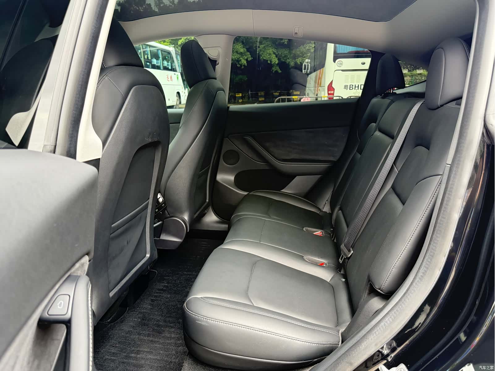 Tesla Model Y, 2022 все фото