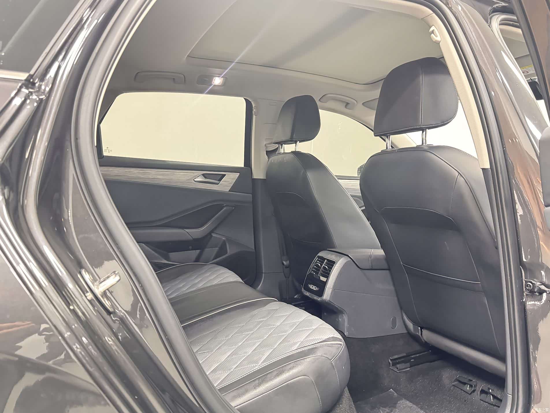 Volkswagen Sagitar, 2024 14