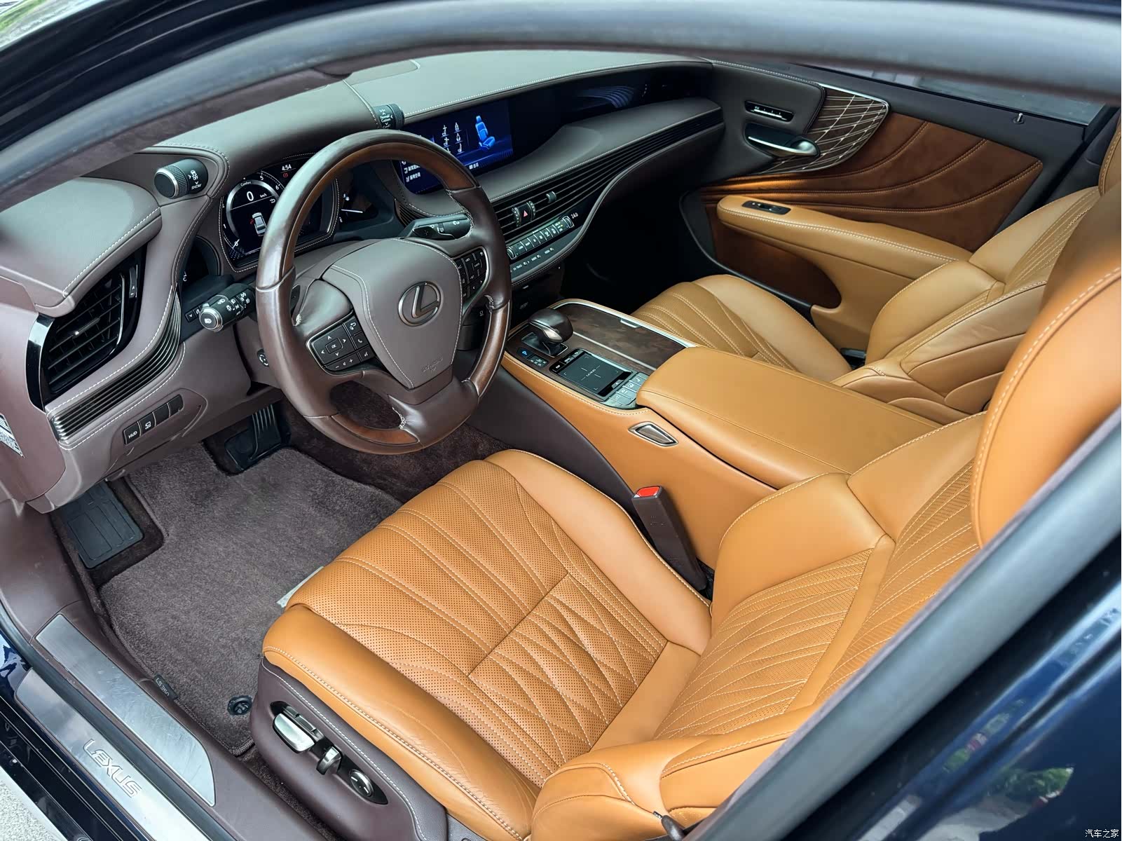 Lexus LS, 2019 9