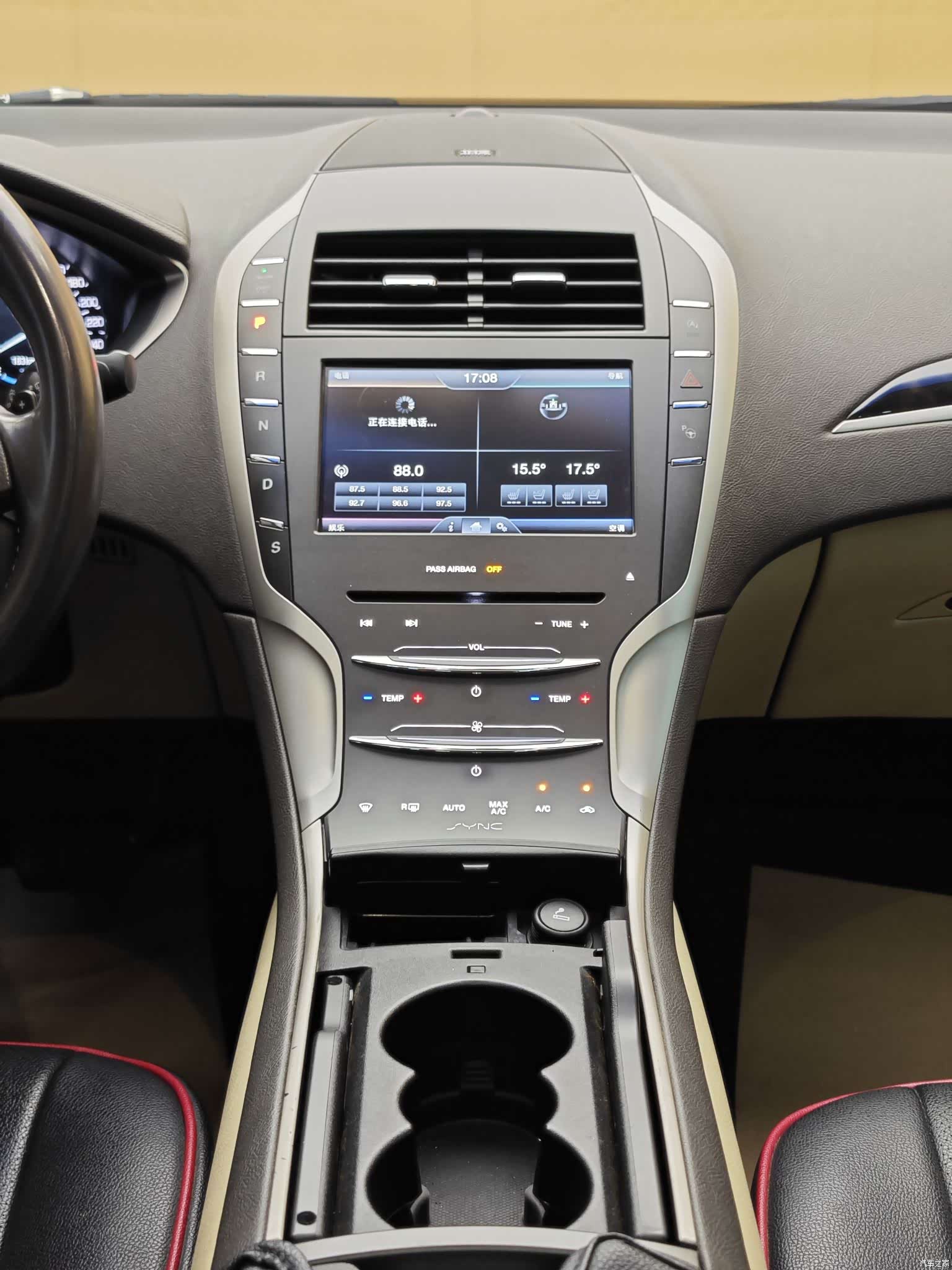Lincoln MKZ, 2015 19
