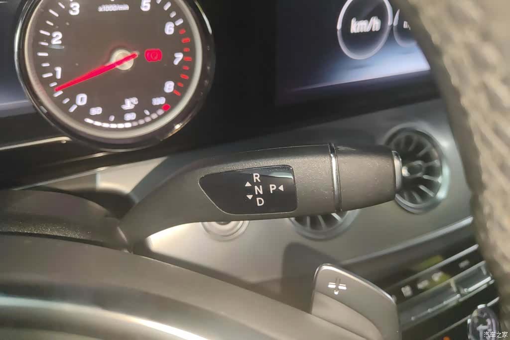 Mercedes-Benz E-Class, 2018 16