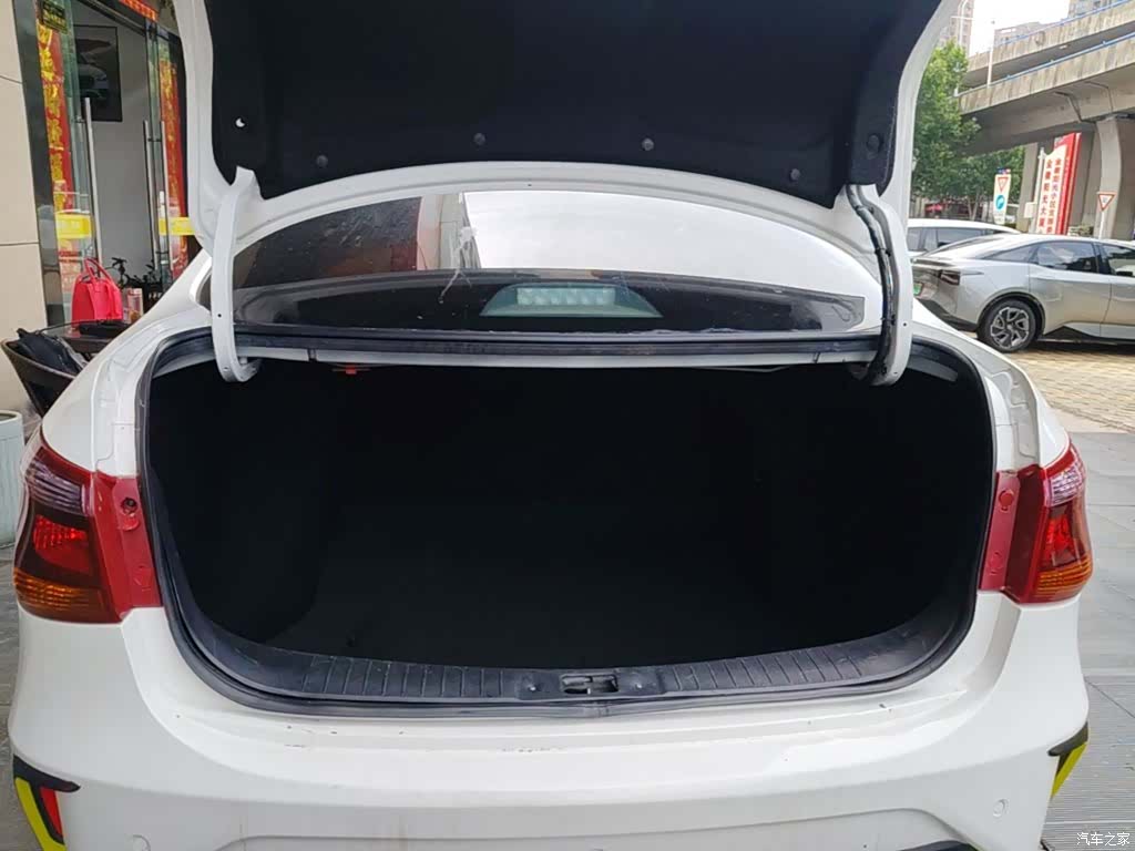 DongFeng E70, 2023 19